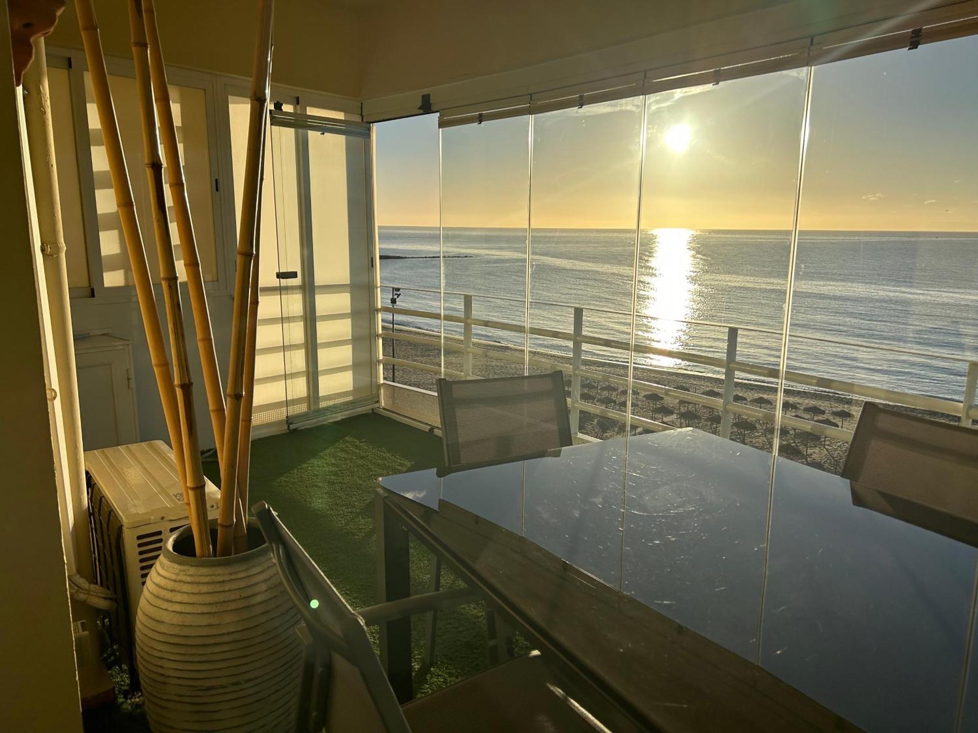 Apartamento En Primera Linea/Beachfront Apartment Fuengirola Εξωτερικό φωτογραφία